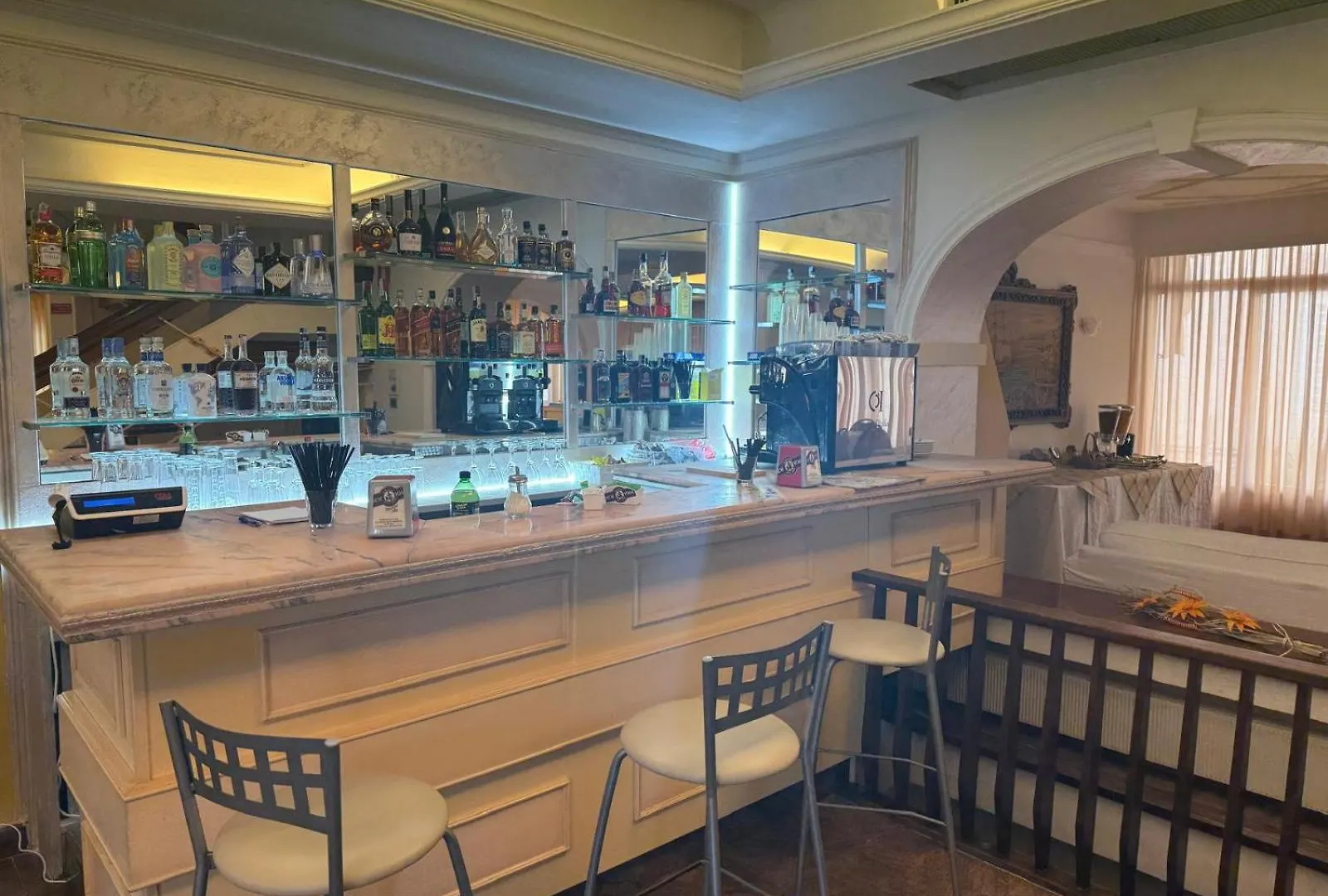 Hotel Azzurra 몬테카티니테르메