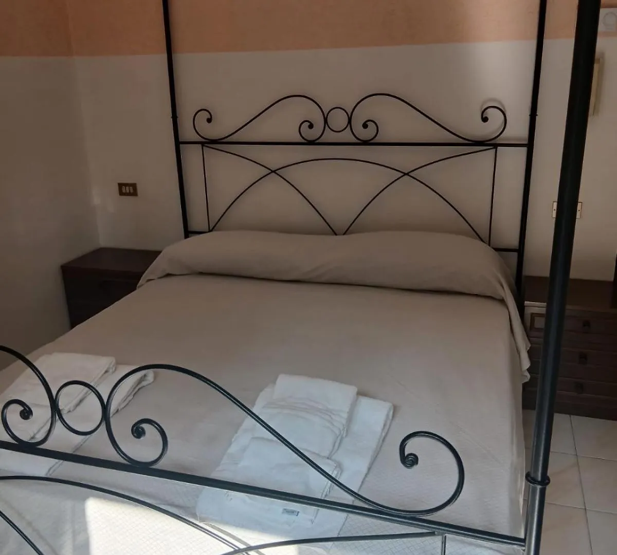 Hotel Azzurra 몬테카티니테르메